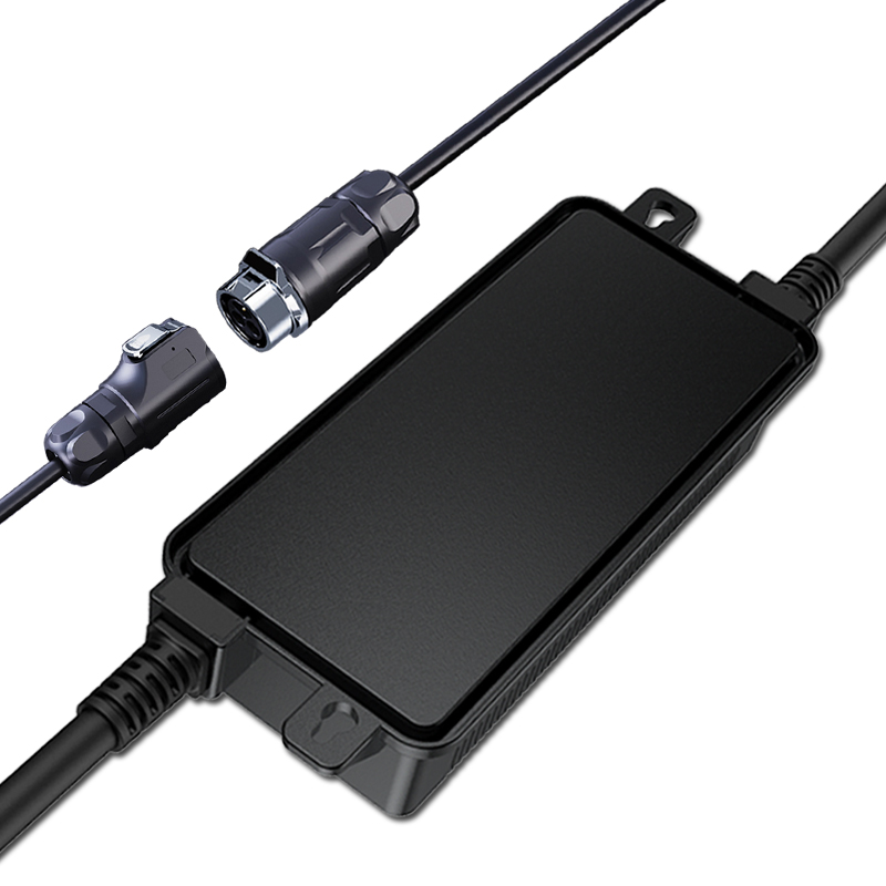 25.2V2.5A鋰電池充電器 IP67防水級(jí)25.2V3A戶外水下機(jī)器人充電器